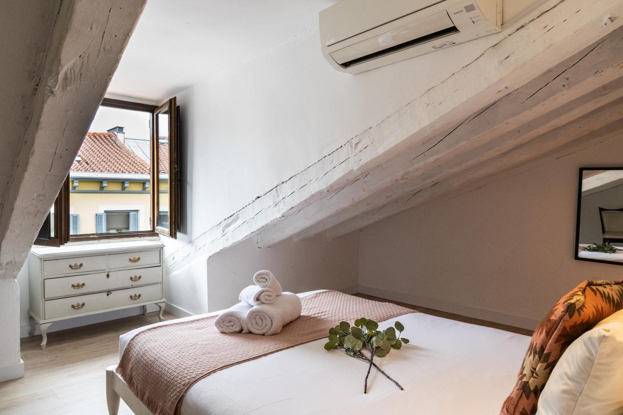 Fuencarral II - Apartamento Tipo Buhardilla En El Centro De Madrid * Madrid
