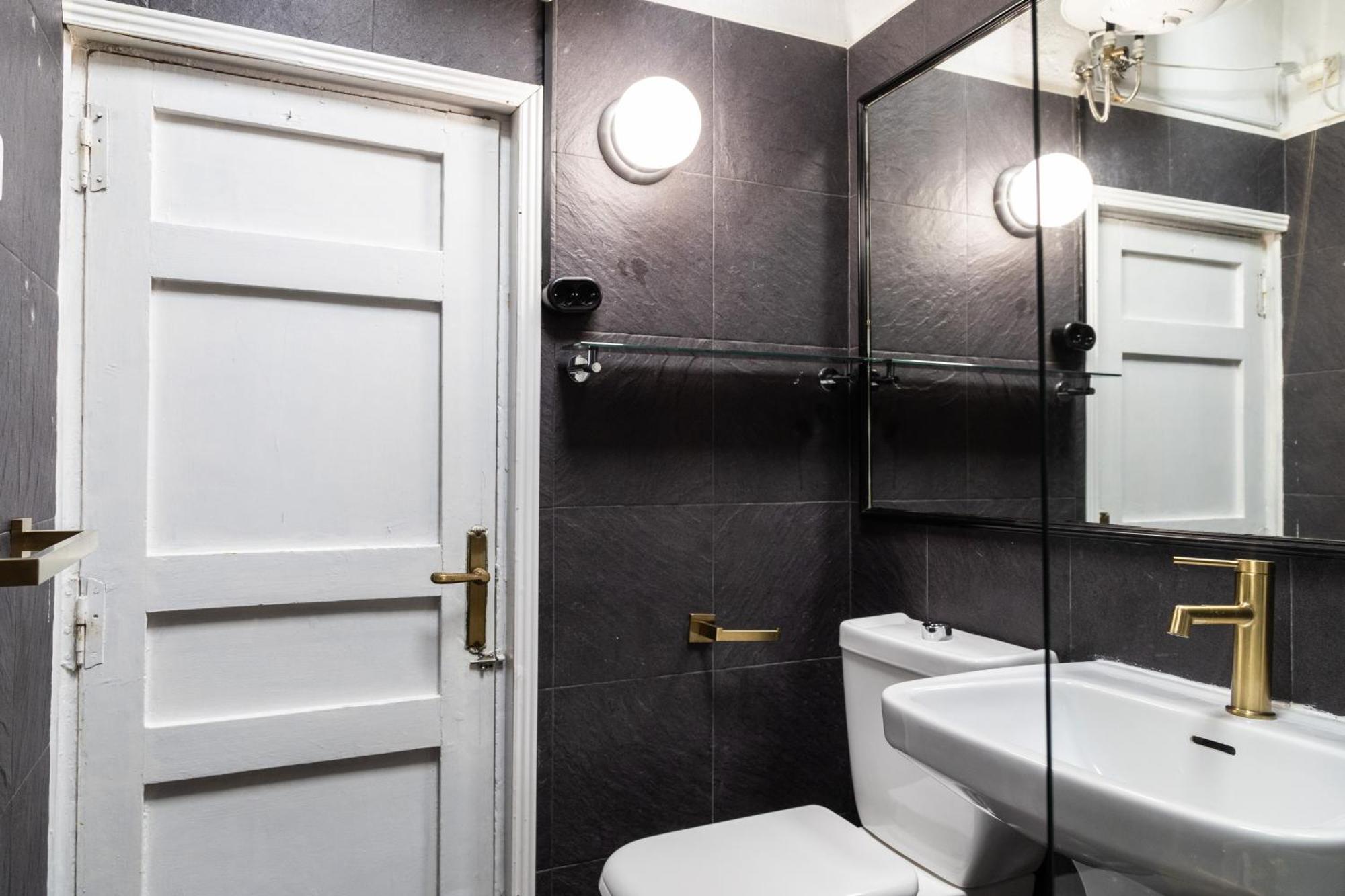 Fuencarral II - Apartamento Tipo Buhardilla En El Centro De Madrid *